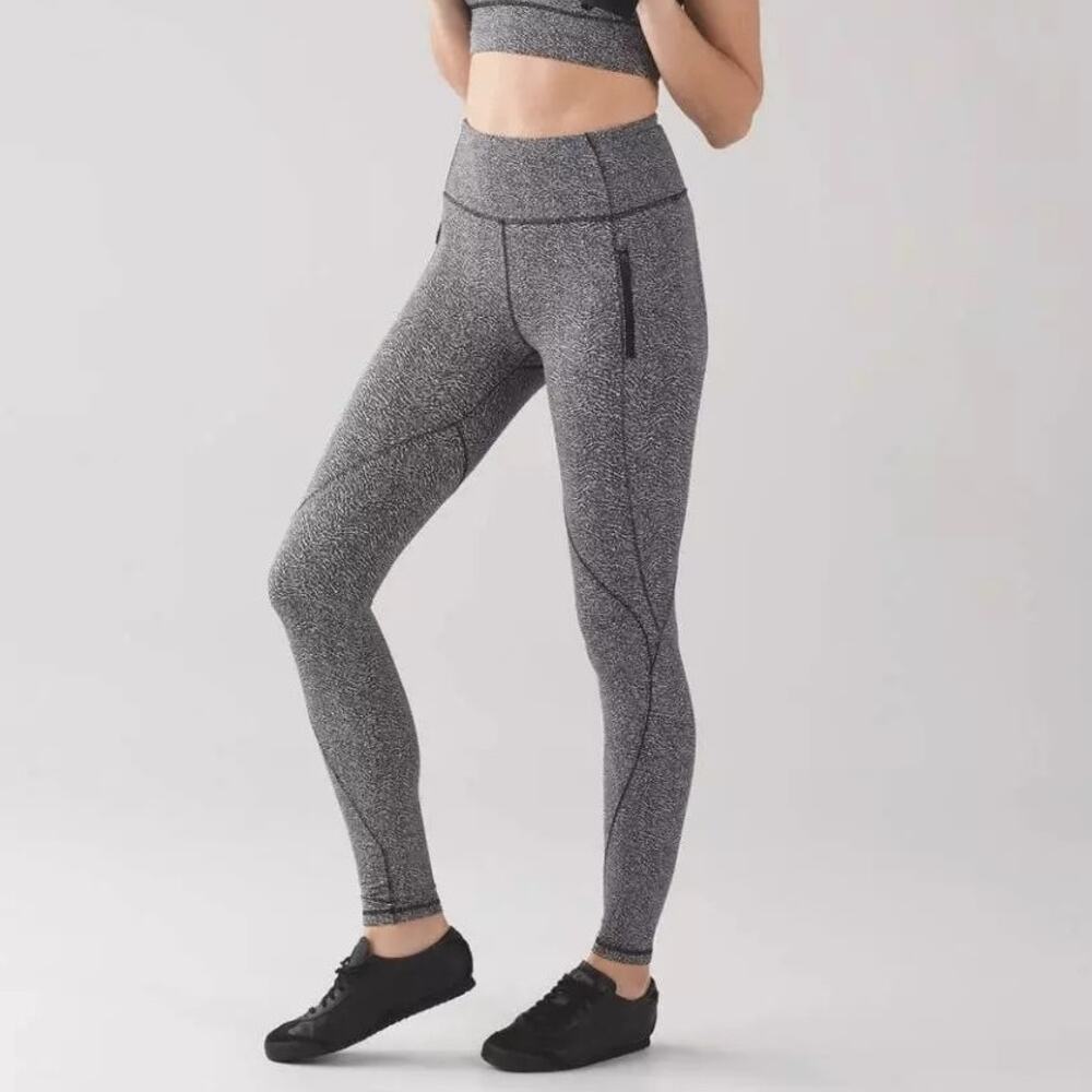Lululemon Run It Out Luxtreme Leggings Ripple Jacquard Black White Size 4